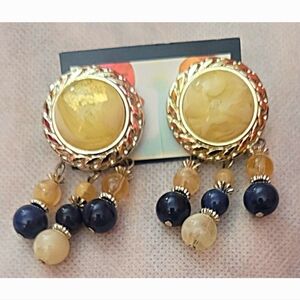 Pretty Vintage Stick In Style Post Earrings! In Excellent Condition!